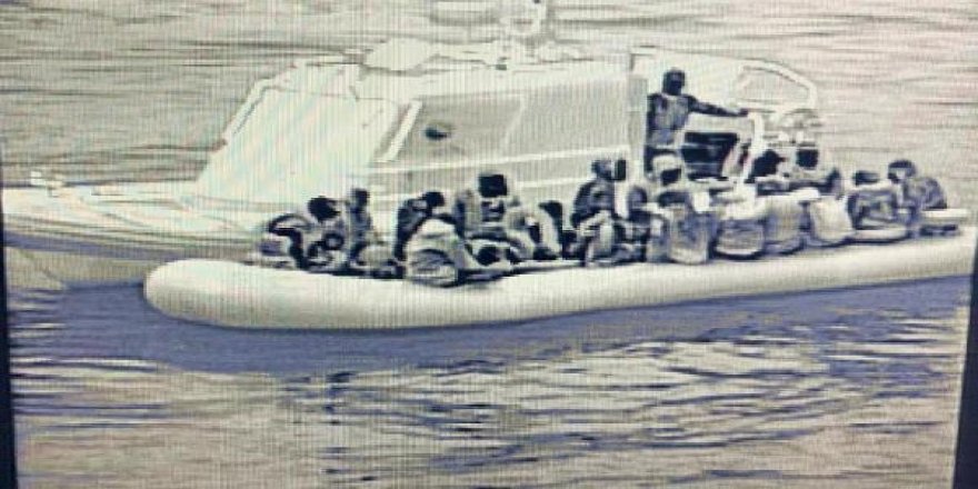 MSB: Edremit Körfezi'nde 40 düzensiz göçmen kurtarıldı