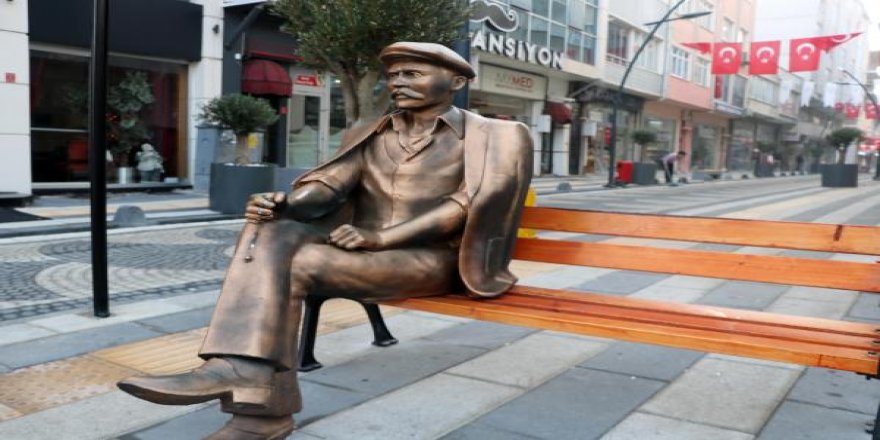 Dün açılışı yapılan heykellere zarar verildi