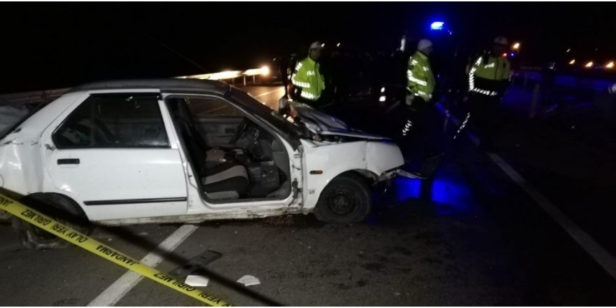 Kazada otomobilin kopan kapısından yola savrulan kadın hayatını kaybetti