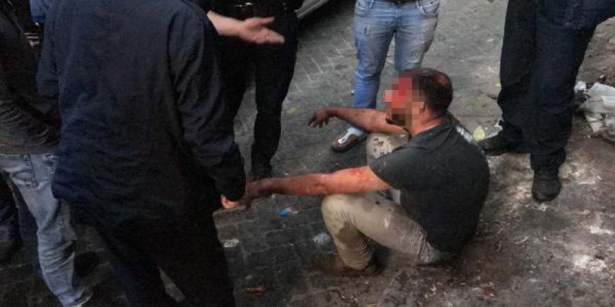 Beyoğlu'nda taciz iddiası; mahalleli öldüresiye dövdü
