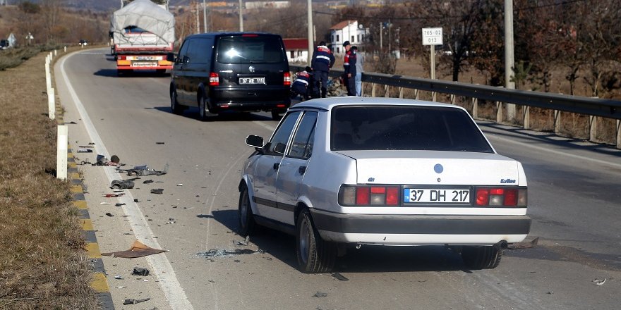 Motosiklet ile otomobil çarpıştı: 1 ölü, 1 yaralı