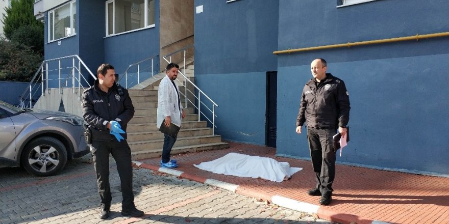 Kimya profesörü kadın kendini 4. kattan atarak intihar etti