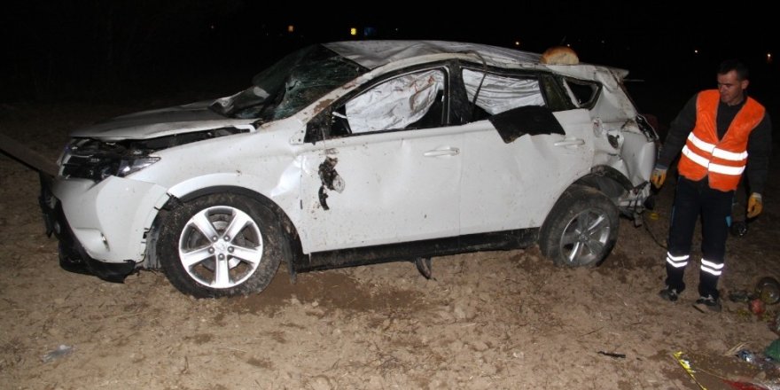Konya’da otomobil tarlaya devrildi: 4 yaralı