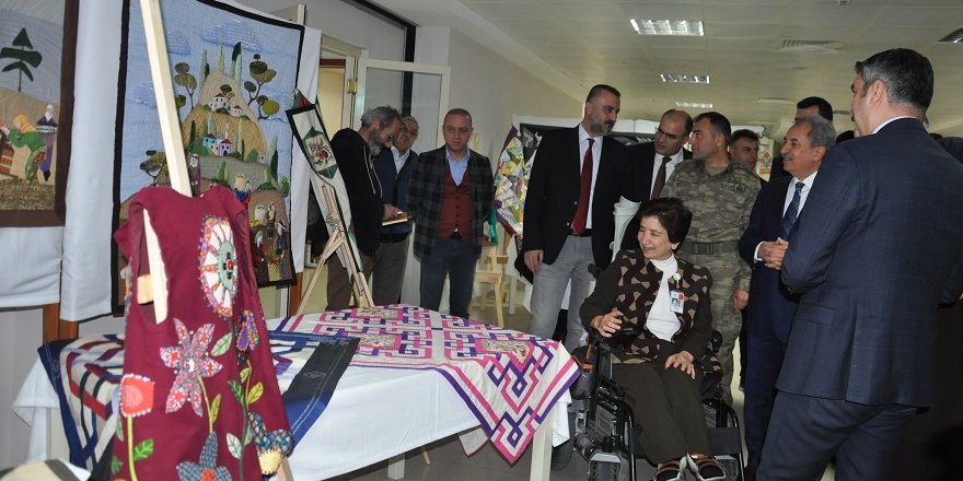 Zülfiye Kaçar'dan kırk yama sergisi