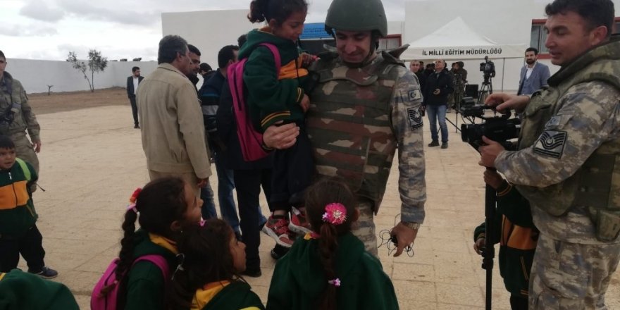 Türkiye tarafından onarılan okulda ders başı yapıldı