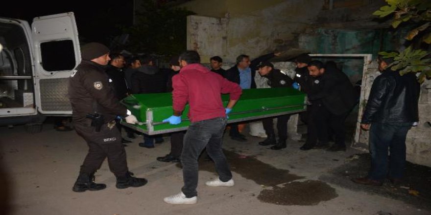 Barışmak istemeyen sevgilisini öldürüp, intihar etti
