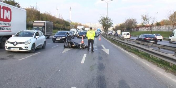 TIR'a çarpan motosiklettekiler yaralandı