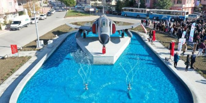 Şehit Pilot Teğmen Ayfer Gök'ün adının verildiği savaş uçaklı kavşak açıldı