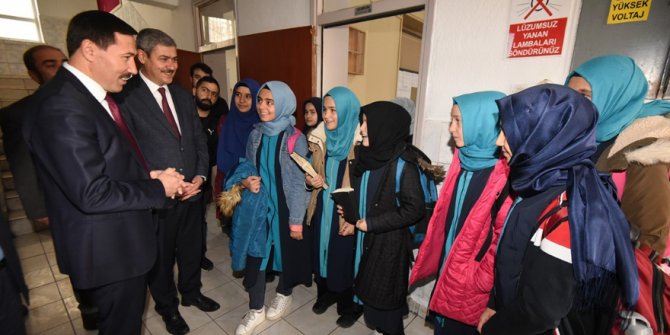 Başkan Kılca, okulları ziyaret ediyor