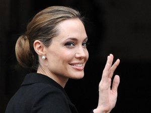 Angelina Jolie'den hayranlarını üzecek haber