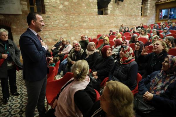 Köylerde yaşayan kadınlar ilk kez tiyatro seyretti