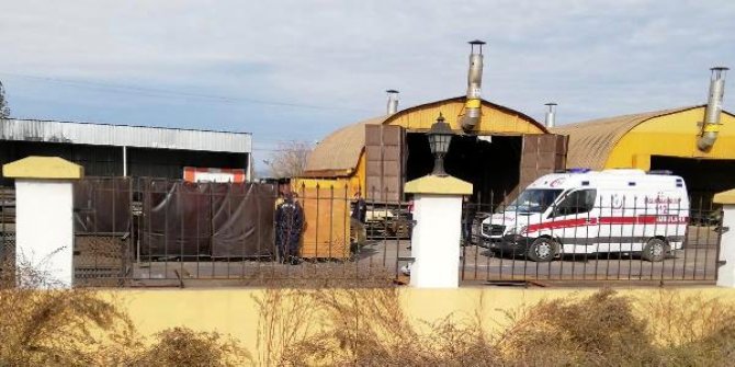 İş makinesi römorkunun altında kalan stajyer kurtarılamadı