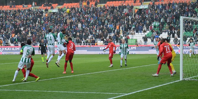 Konyaspor'da isabetsiz ortalar dikkat çekiyor