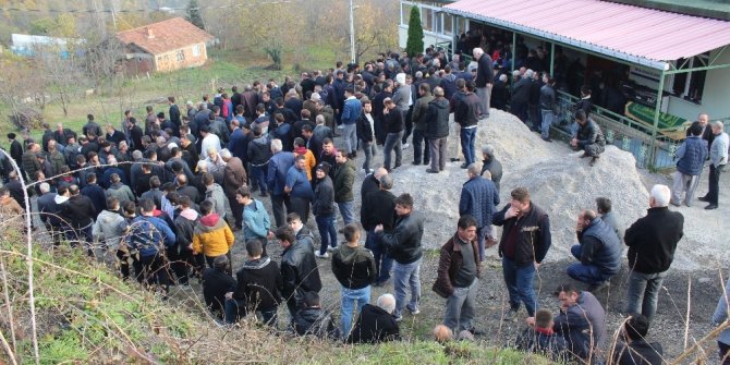 Torununu hastaneye götürürken kaza yaptı: 3 ölü