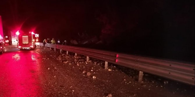 Pancar yüklü kamyon devrildi: 1 yaralı