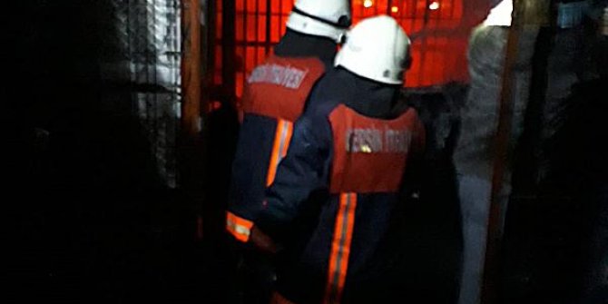 Tarsus Hali'nde yangın: 4 işyeri küle döndü