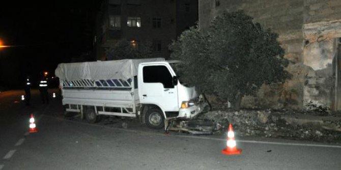 Kamyonetle çarpışan motosikletin sürücüsü öldü