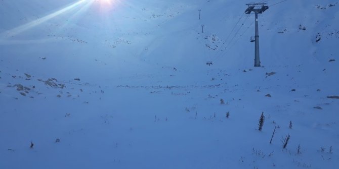 Kayak Merkezi'ne mevsimin ilk karı düştü