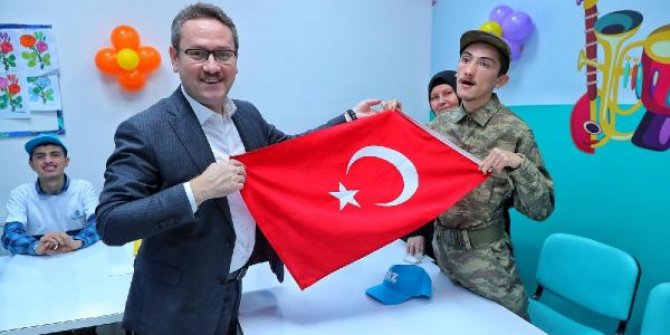 Başakşehir’de kursiyerlere doğum günü sürprizi
