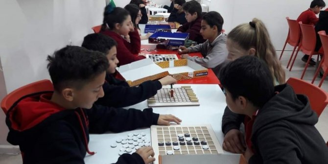 Vali Bektaş öğretmenleri ödüllendirdi