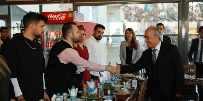 Erzurum Valisi Okay Memiş Ve Rektör Çomaklı, öğrencilerle yemekte buluştu