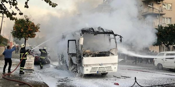 Servis otobüsü alev alev yandı