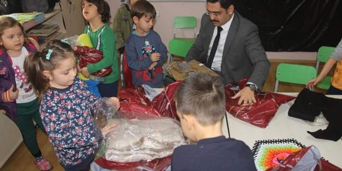 Anaokulu öğrencilerine giysi yardımı