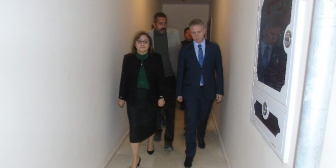 Vali Gül ve Belediye Başkanı Fatma Şahin TOKİ konutlarını gezdi