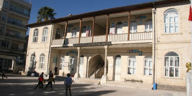 Türkiye’nin eğitime devam eden en eski okulu restore edilecek