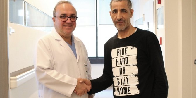 Doktoruyla konuşarak beyin ameliyatı oldu
