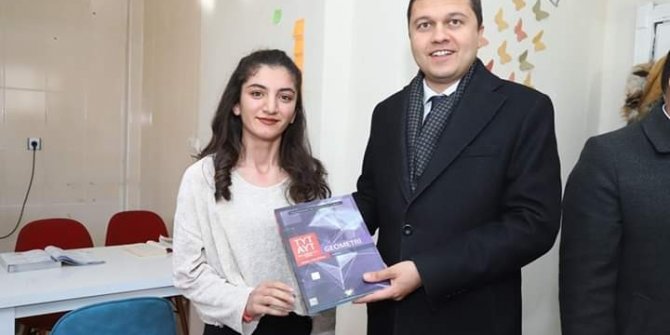 Kaymakam Öztürk’ten köylerdeki kitap kafelere ziyaret