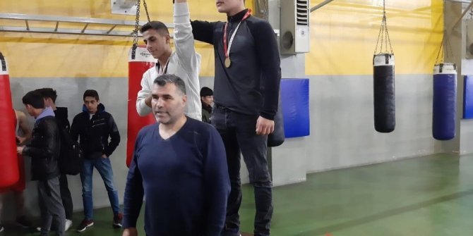 Genç Boksörler Okullar Arası İl Birinciliğinde Ringe Çıktı