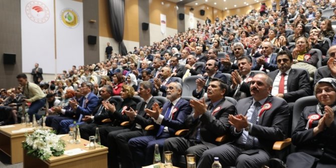Cumhurbaşkanı Başdanışmanı Topçu "Çocuk Elçiler Projesi"nin tanıtımına katıldı