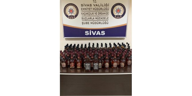 Çekiciden 100 şişe kaçak içki çıktı