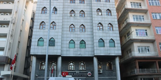 HDP’li Sur Belediye Başkanı Filiz Buluttekin gözaltına alındı