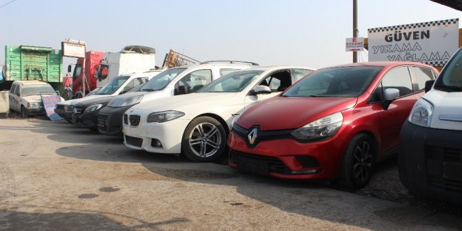 Motor ve şasi numarası değiştirilmiş 1 milyon liralık otomobiller ele geçirildi