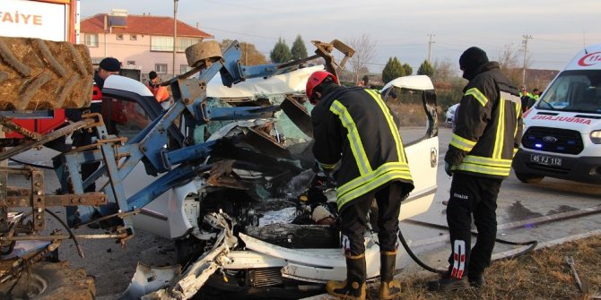 Kazaya karışan otomobilin ibresi 150’de takılı kaldı