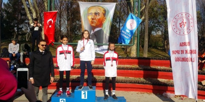 Eda Özrodop mesafe tanımıyor