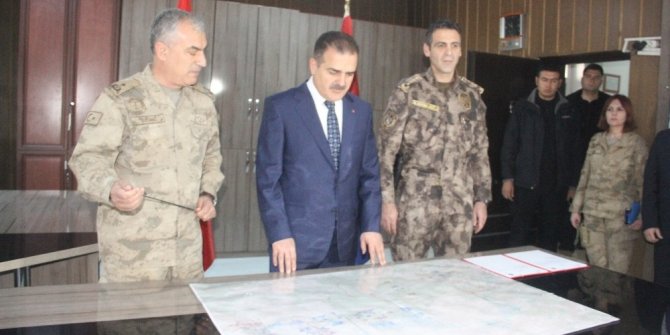 ‘Kıran-10’ operasyonunda 2 şüpheli yakalanırken çok sayıda silah ve mühimmat ele geçirildi