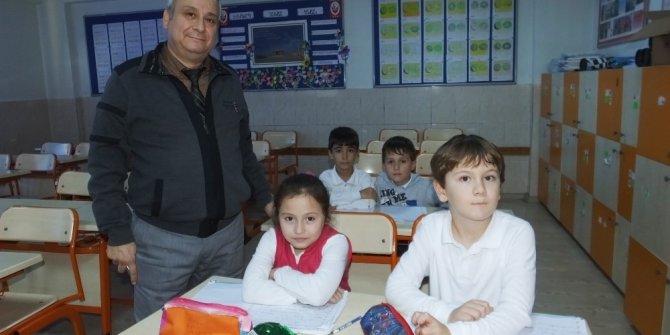 Fedakar öğretmen takdir topluyor