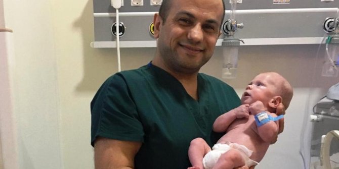 ‘Parmak bebek’ yaşam mücadelesini kazandı