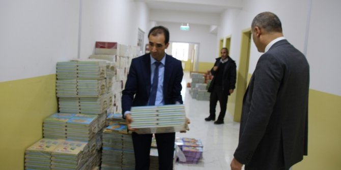 Varto’daki öğrencilere kitap yardımı