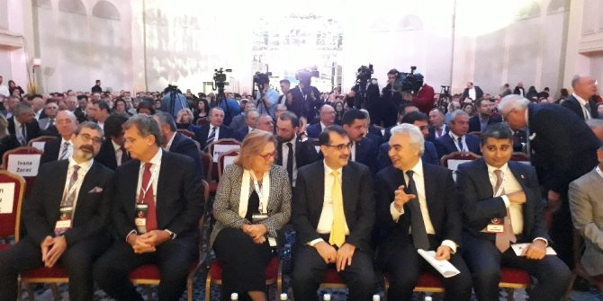 Enerji Bakanı Dönmez: “Vatandaşlarımız istedikleri taktirde sadece yenilenebilir enerji tüketebilecek”