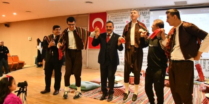 Vali Kaymak ve Tanju Çolak özel öğrencilerle halay çekti