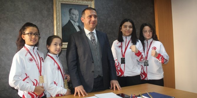 Kaymakam Güney, şampiyonları ağırladı