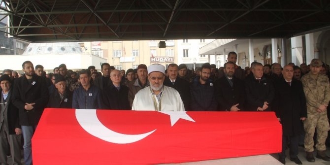 Hayatını kaybeden polis memuru, memleketi Elazığ’da son yolculuğuna uğurlandı