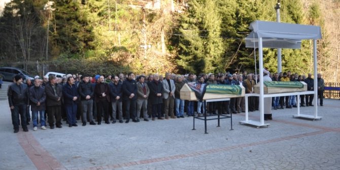 Rize’de daha önce kesilmiş ağacın altında kalarak hayatının kaybeden çift son yolculuğunu uğurlandı
