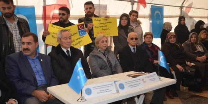 Doğu Türkistan için imza kampanyası düzenlendi