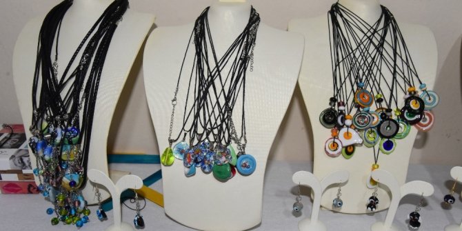 İzmit Belediyesi’nin stantları sanat atölyelerine ev sahipliği yapıyor