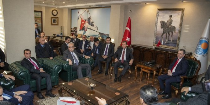 Seçer, Iraklı iş insanlarını Mersin’e yatırım yapmaya davet etti